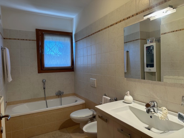 Media numero 6 di Via Castions - Tricamere ultimo piano