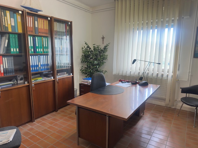 Media numero 18 di Capannoni con appartamento