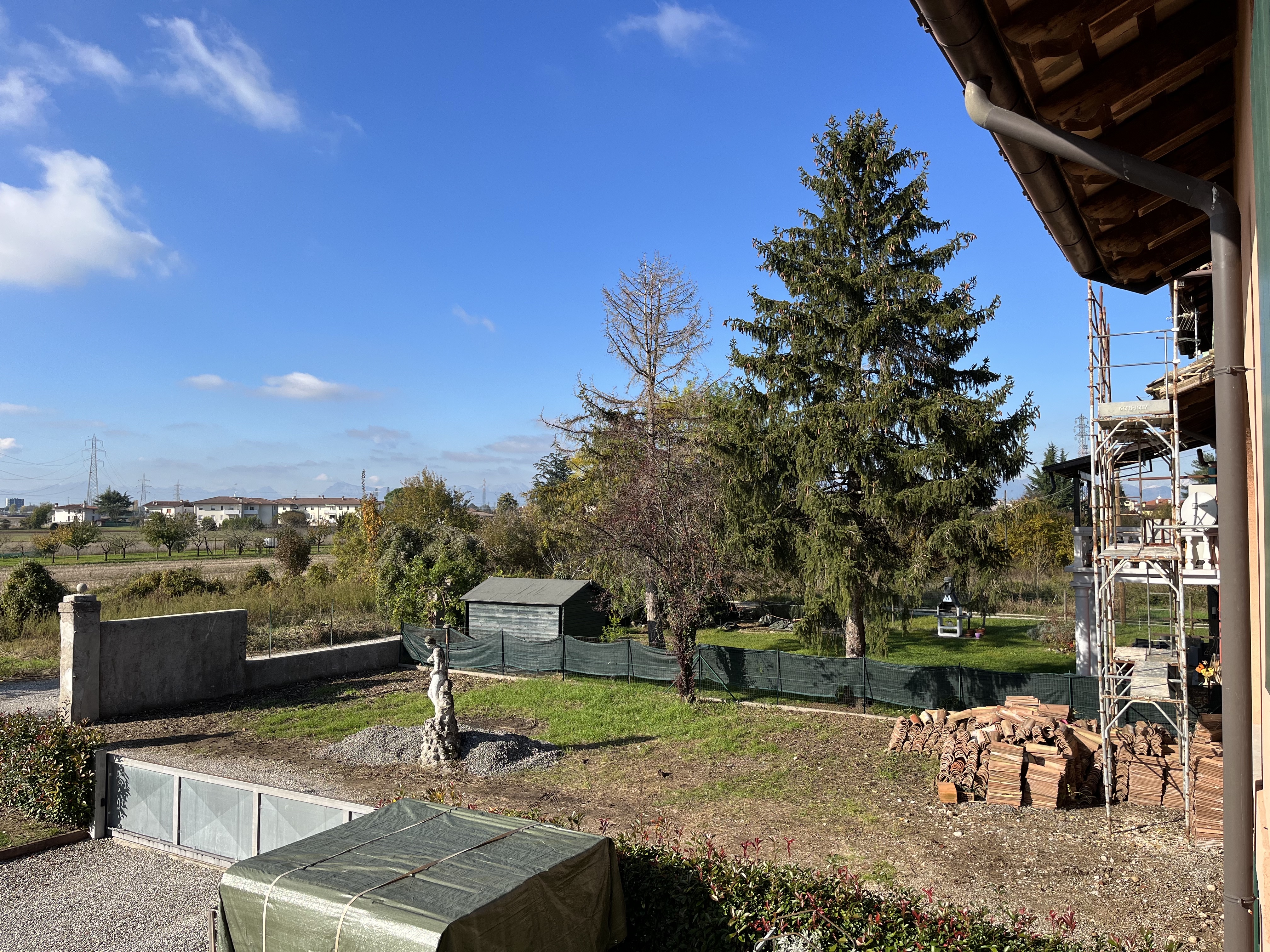 Media numero 2 di Cubatura interessante con giardino e area esclusiva