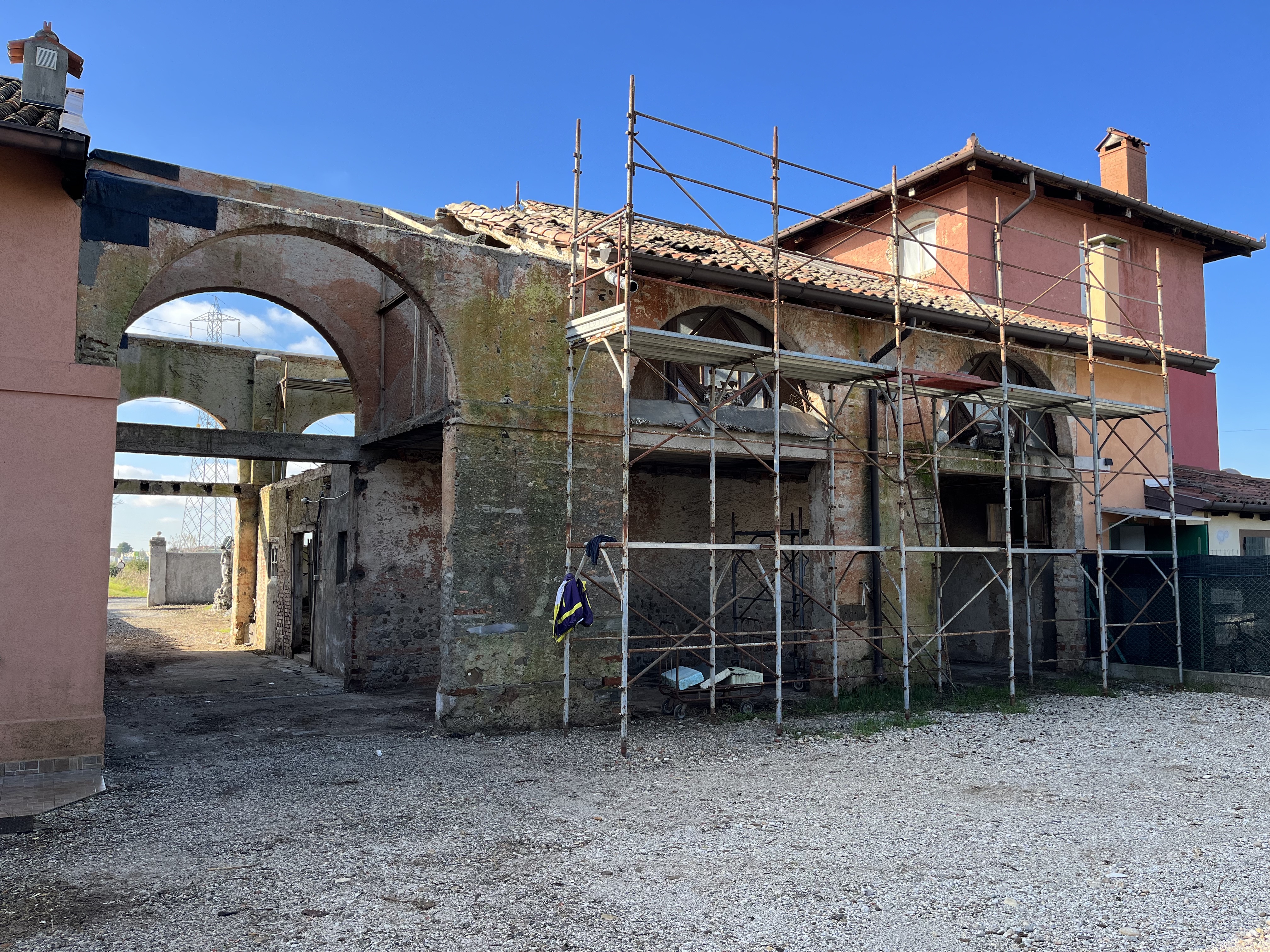 Media numero 5 di Cubatura interessante con giardino e area esclusiva