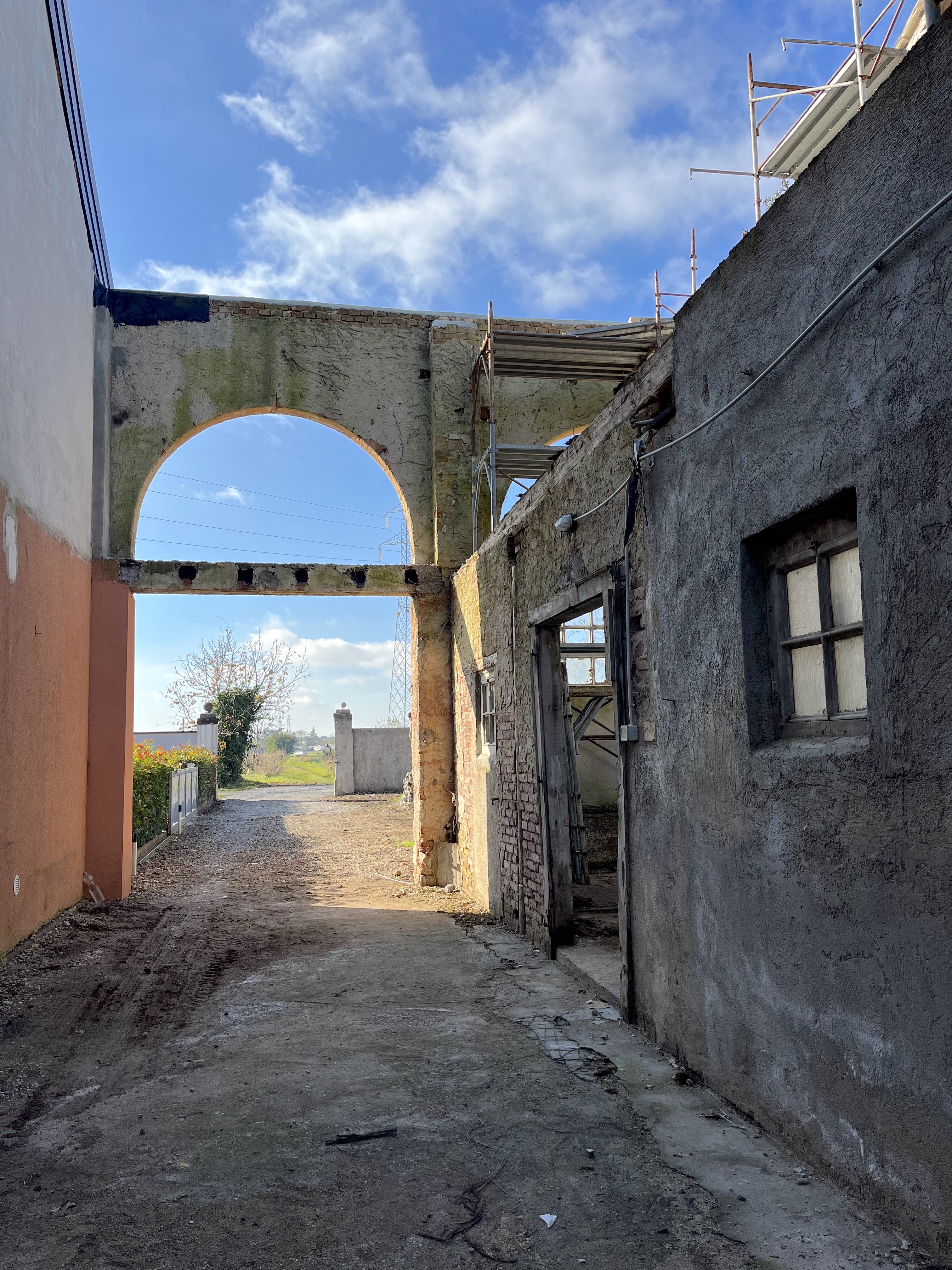 Media numero 3 di Cubatura interessante con giardino e area esclusiva