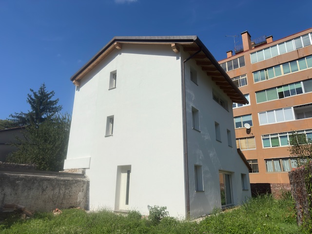 Media numero 13 di Casa in linea in Vendita a Udine