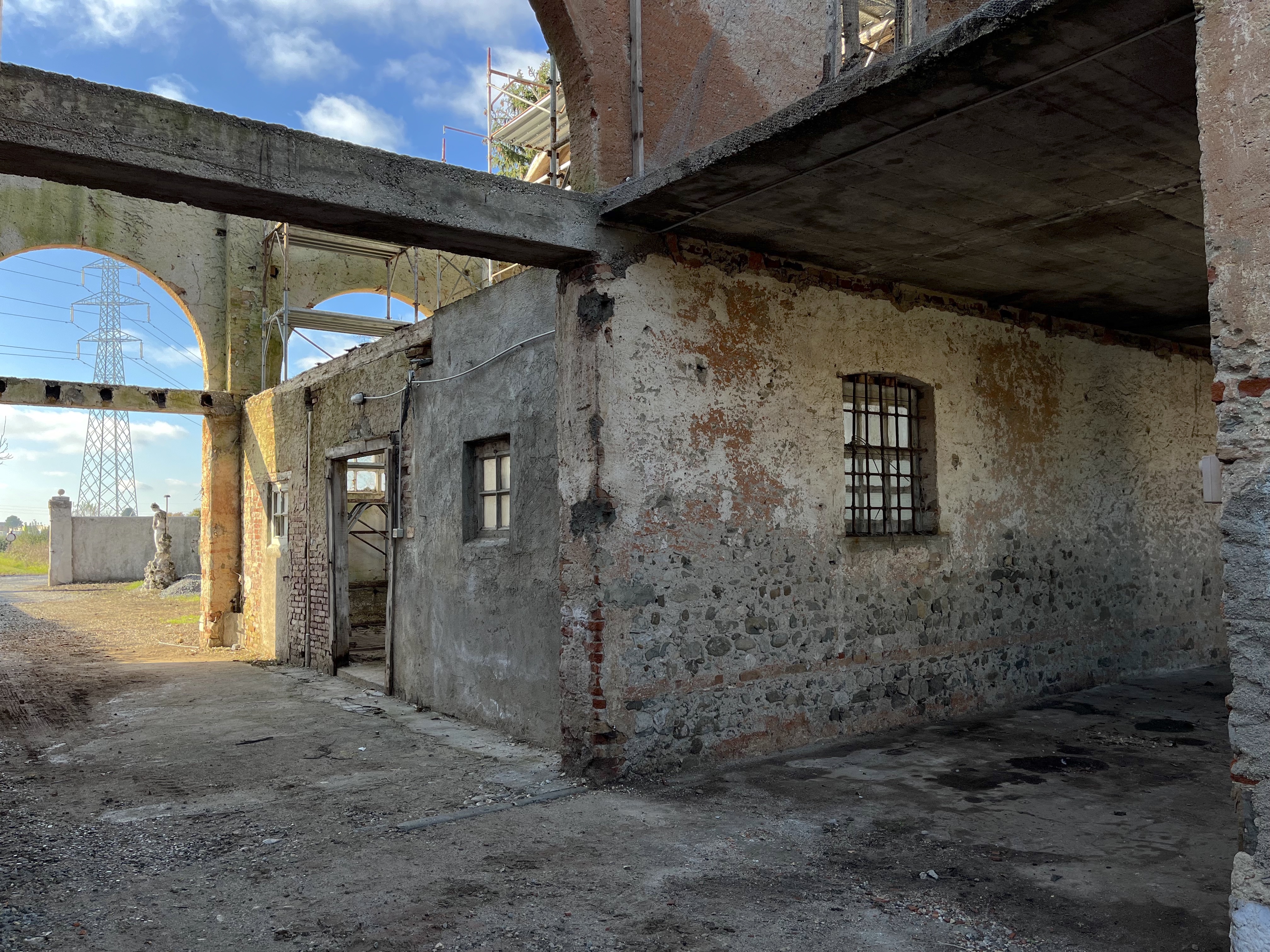 Media numero 4 di Cubatura interessante con giardino e area esclusiva