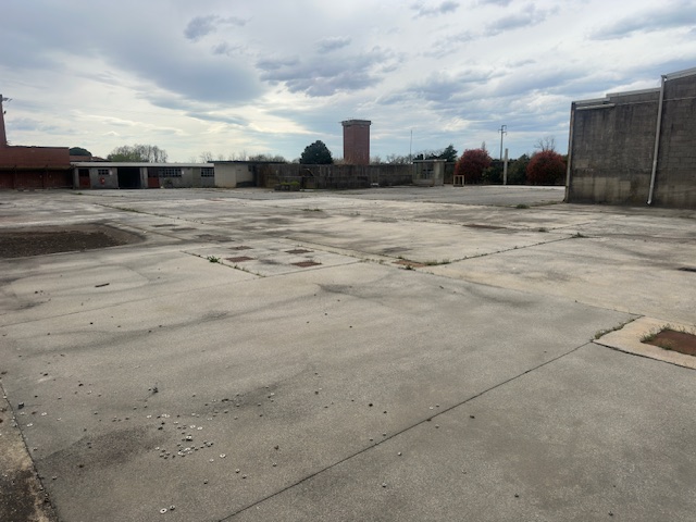 Media numero 10 di Capannoni con appartamento