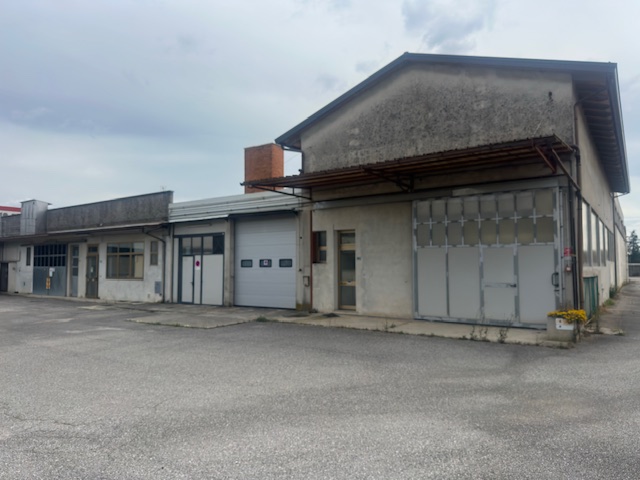 Immagine di Capannoni con appartamento