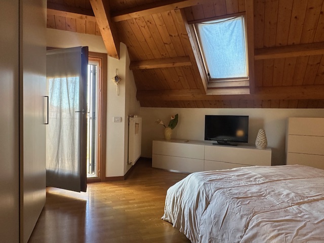 Media numero 15 di Via Castions - Tricamere ultimo piano