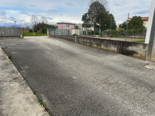 Media numero 15 di Capannoni con appartamento