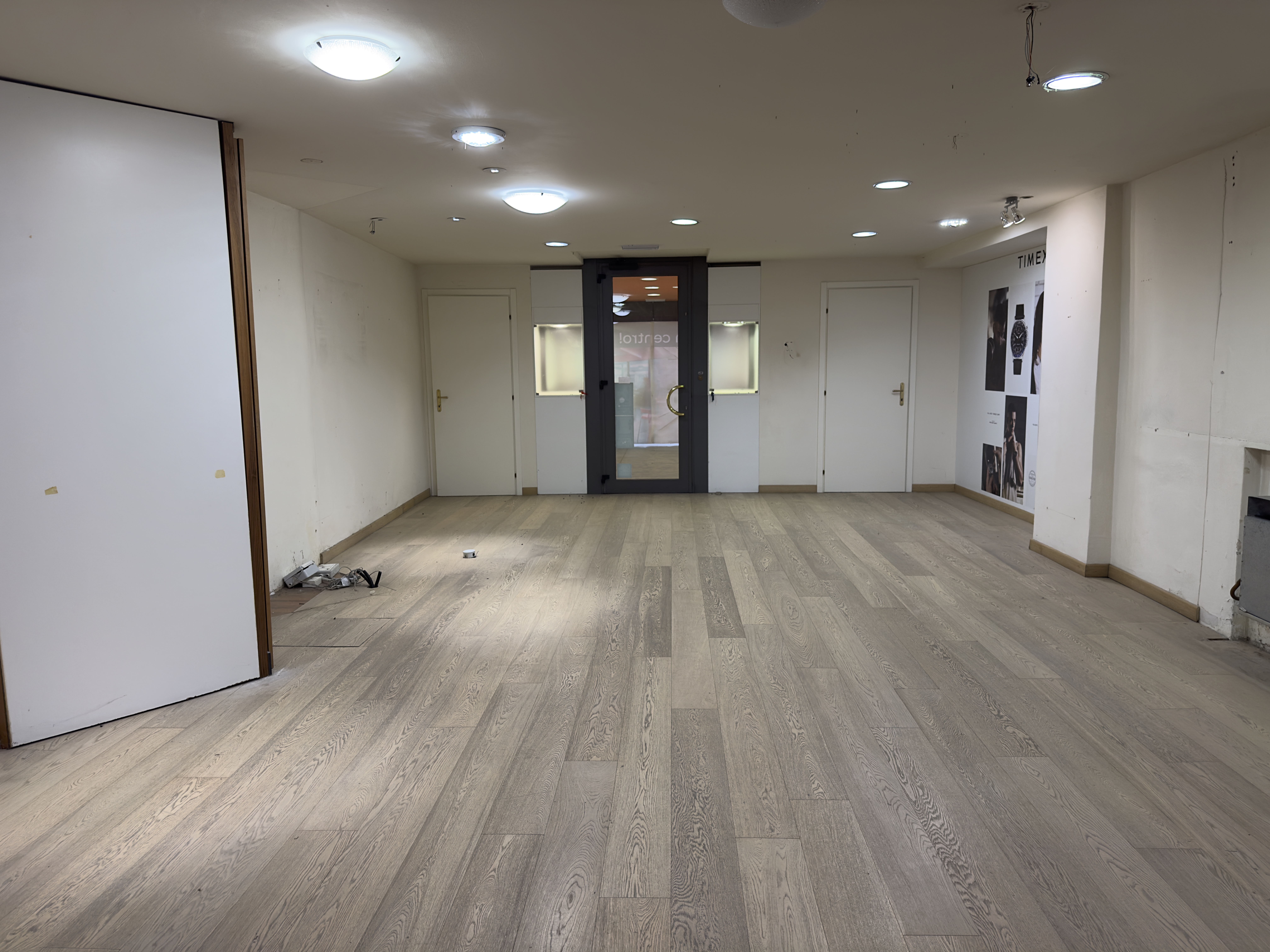 Media numero 4 di Via Mercatovecchio -  Negozio con doppio ingresso