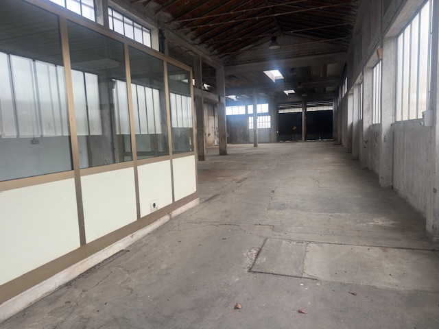 Media numero 3 di Capannoni con appartamento