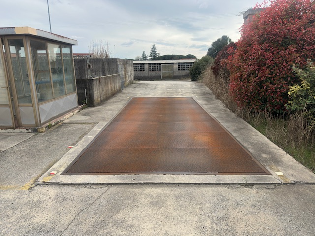 Media numero 13 di Capannoni con appartamento