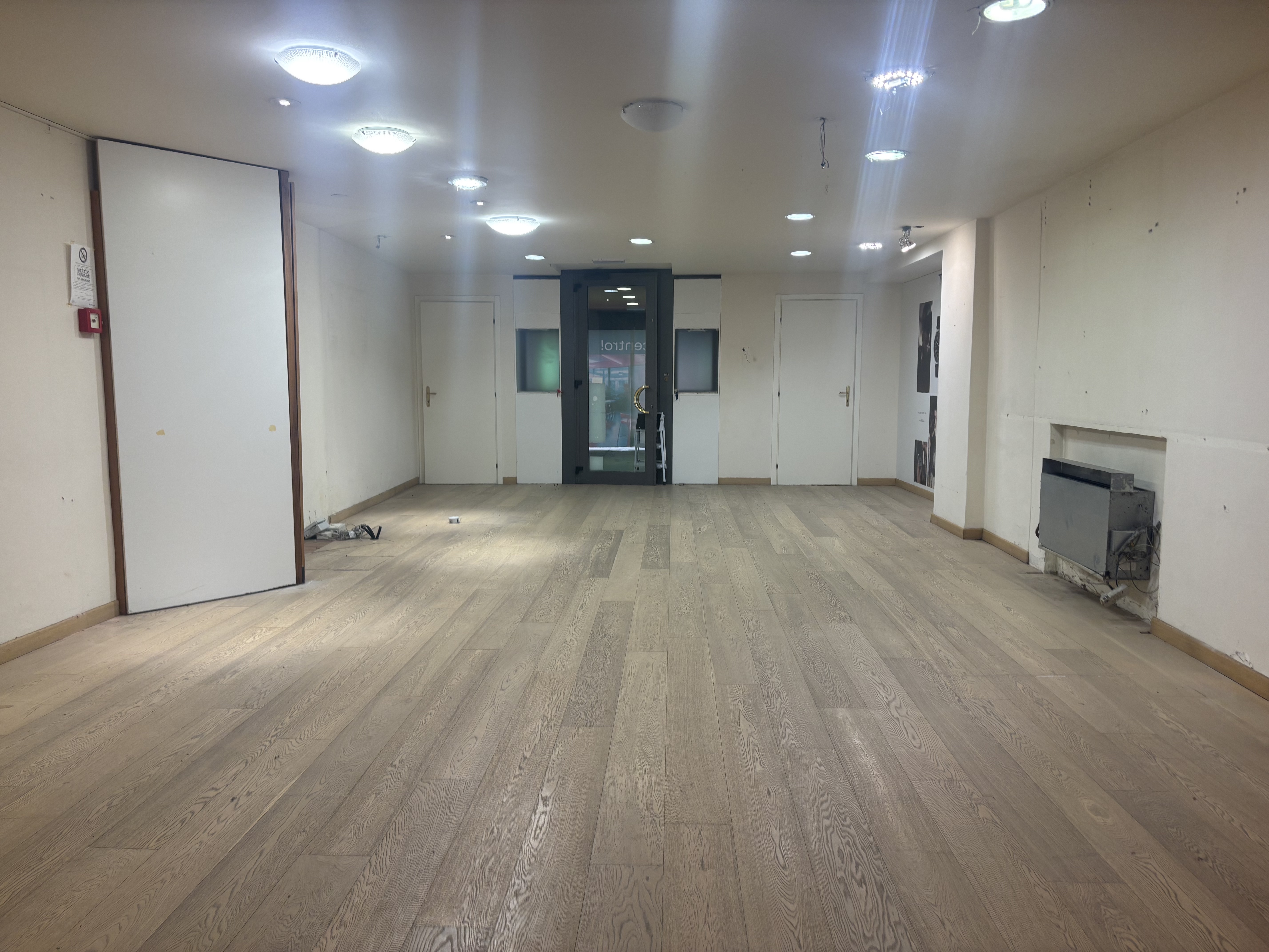 Media numero 6 di Via Mercatovecchio -  Negozio con doppio ingresso