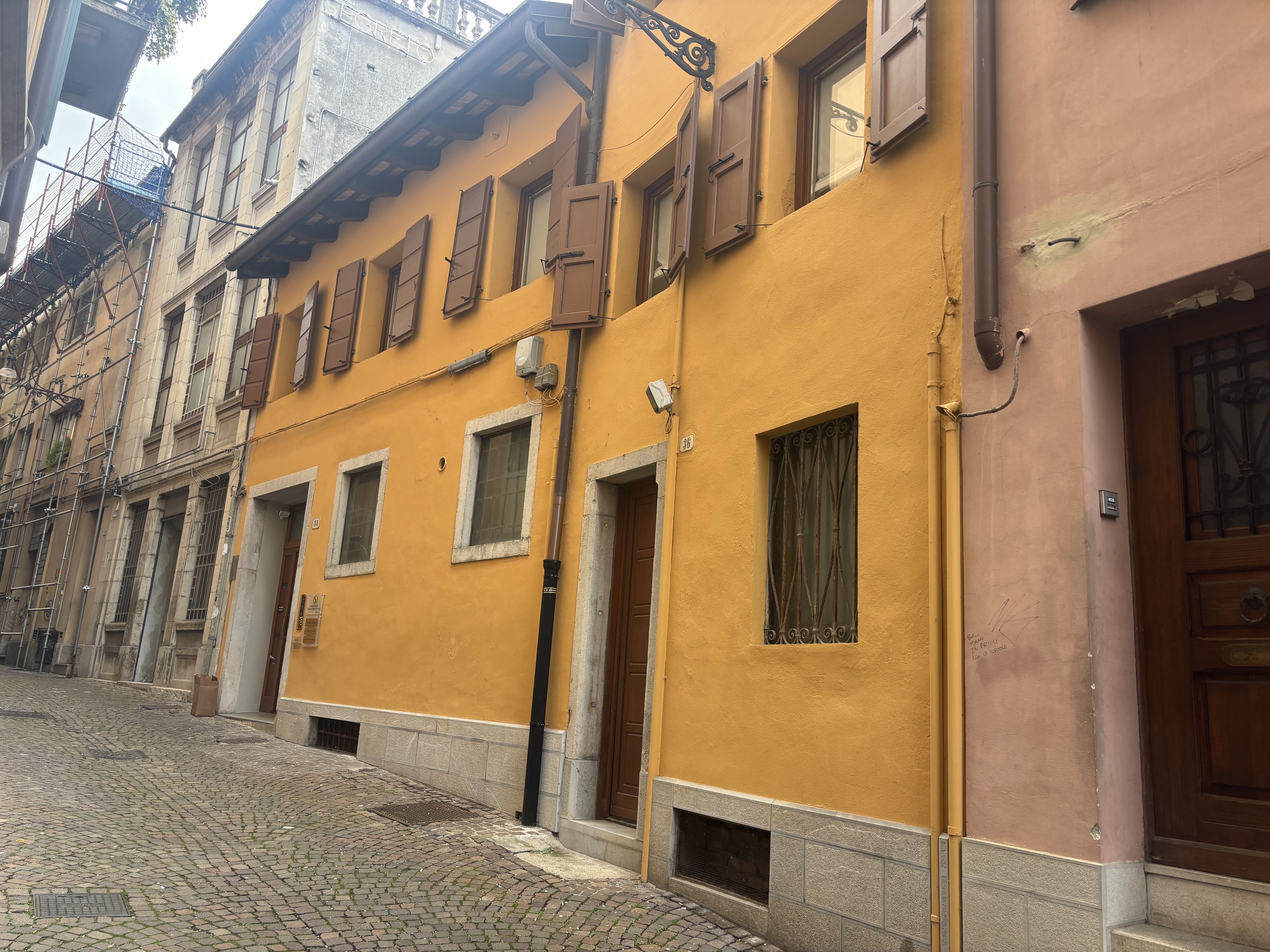 Media numero 8 di Via Mercatovecchio -  Negozio con doppio ingresso