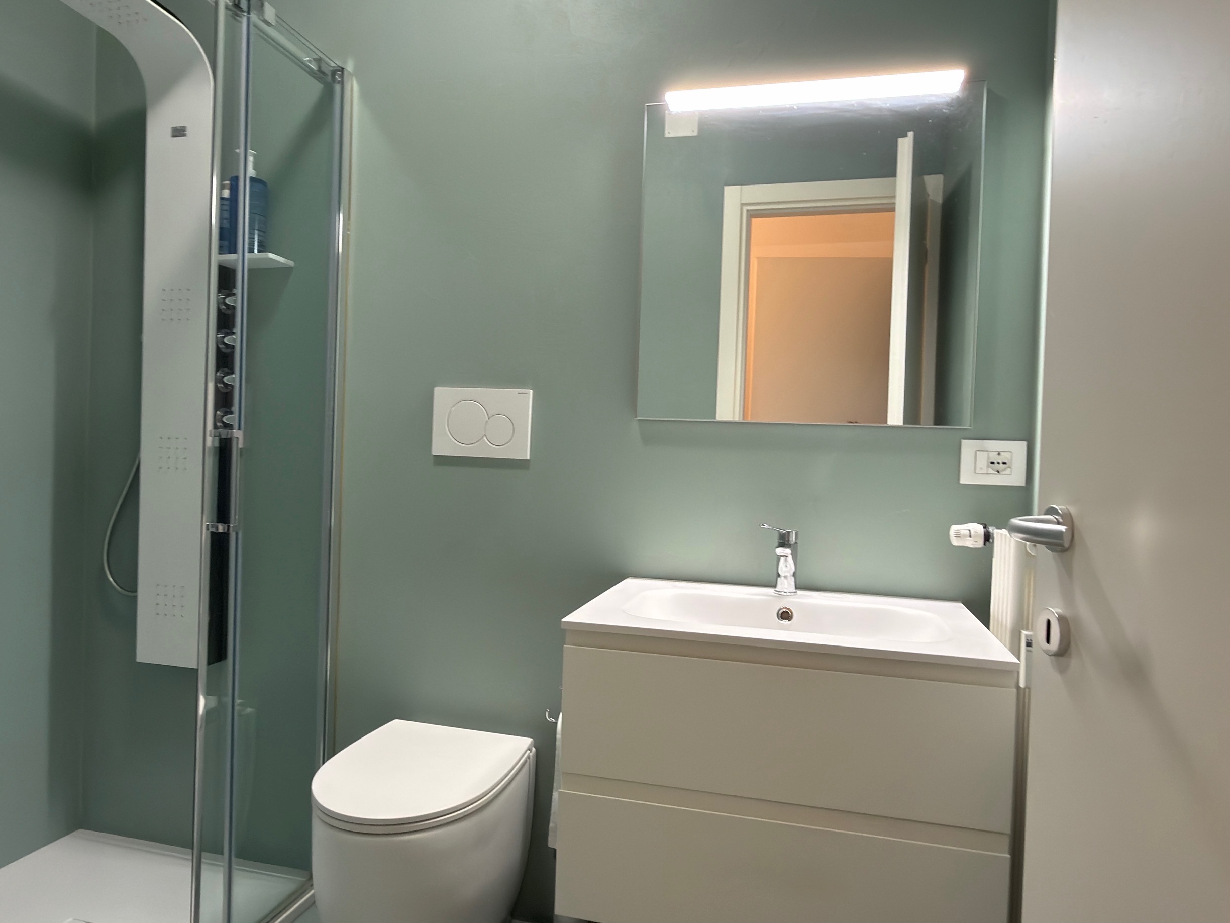 Media numero 9 di Via Grazzano - Tricamere biservizi ristrutturato, garage.