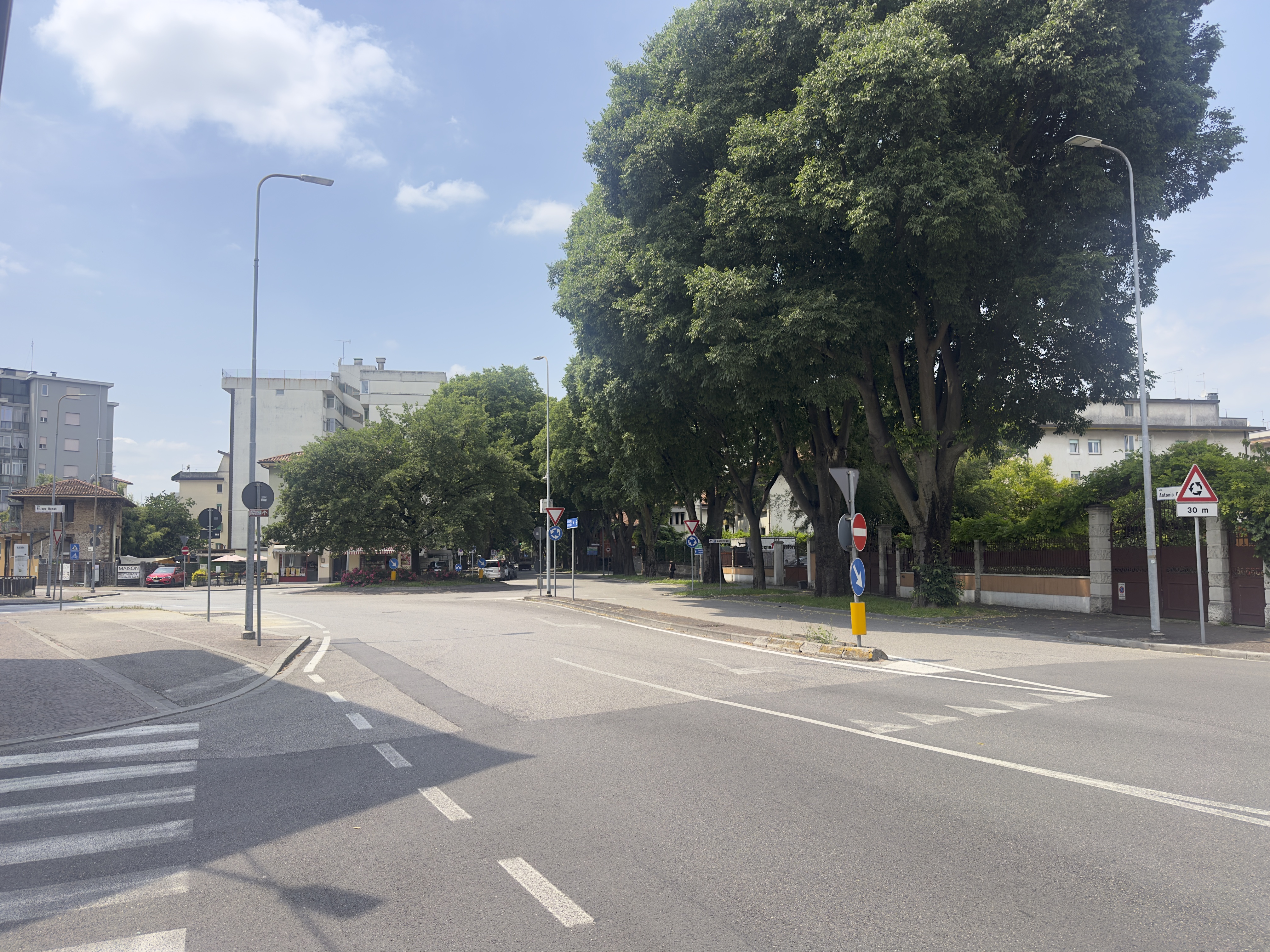 Media numero 8 di Zona Planis - Tre unità immobiliari