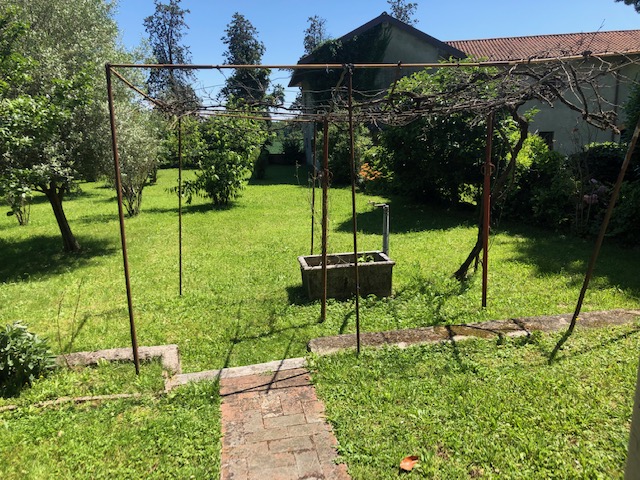 Media numero 9 di Moruzzo - Villa con ampio parco