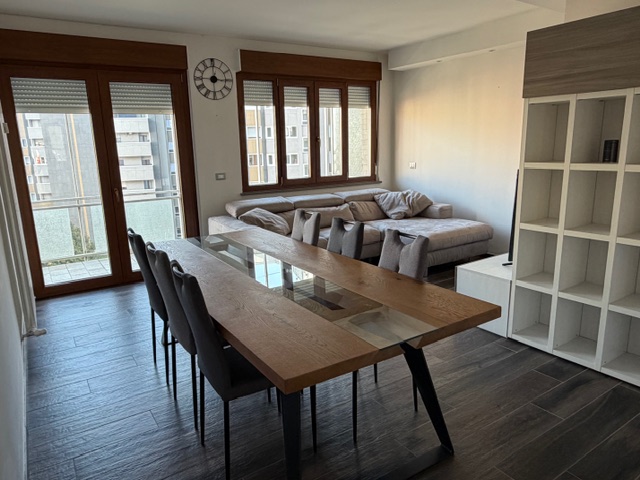 Immagine di Zona Ospedale - Bicamere più studio ristrutturato